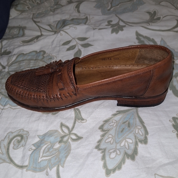A pair of Sandro comfortwalk men's Delta leather loafers in a size 10M. - Picture 8 of 13